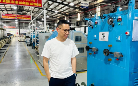 越南工厂主，进退两难