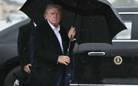 美国两条战线同时惨败，实锤了特朗普是鲨币