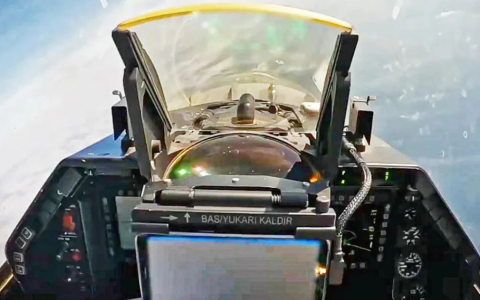 土耳其F-16战机采用平板电脑控制国产武器，绕过美制航电系统限制