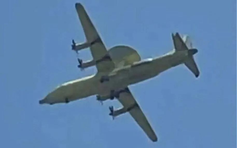 中国神秘预警机突然曝光，“背靠背”雷达大变样，美方一句话道出真相