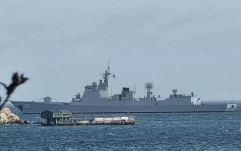 神盾舰再添巨“盾”，5艘052DM悄然入役，美军西太制海权不保