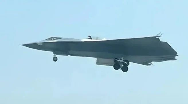 传说中的4发歼36是怎么回事情?歼轰46应该是最好的表述!