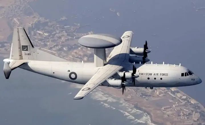 印巴大战一触即发,歼-10C阵前斩"阵风",扬名立万的机会来了!