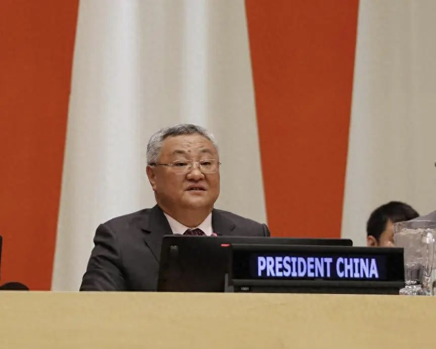 中国在联合国乘胜追击,一马当先声讨美国,给80多国上了生动一课