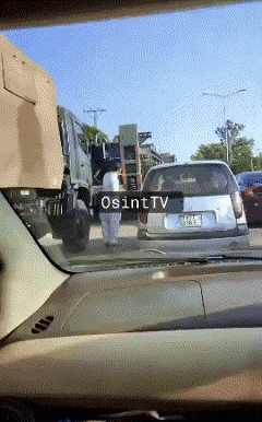 印巴开打!网传巴基斯坦开始增兵,卡车拉着坦克向印巴边境进发