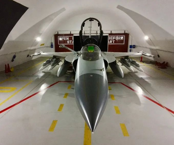 背靠东大好乘凉,巴铁仅用"枭龙+霹雳15"组合就能完虐印度苏30