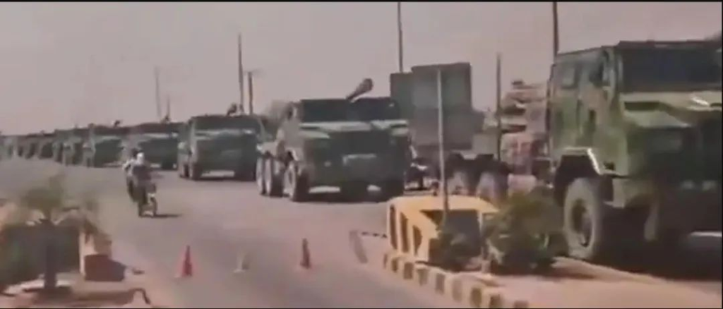 印巴战争一触即发,巴铁大批“中式重炮”开赴前线,一眼望不到头