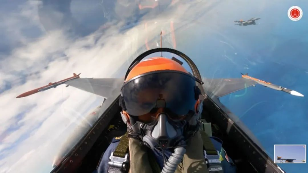 土耳其F-16战机采用平板电脑控制国产武器,绕过美制航电系统限制