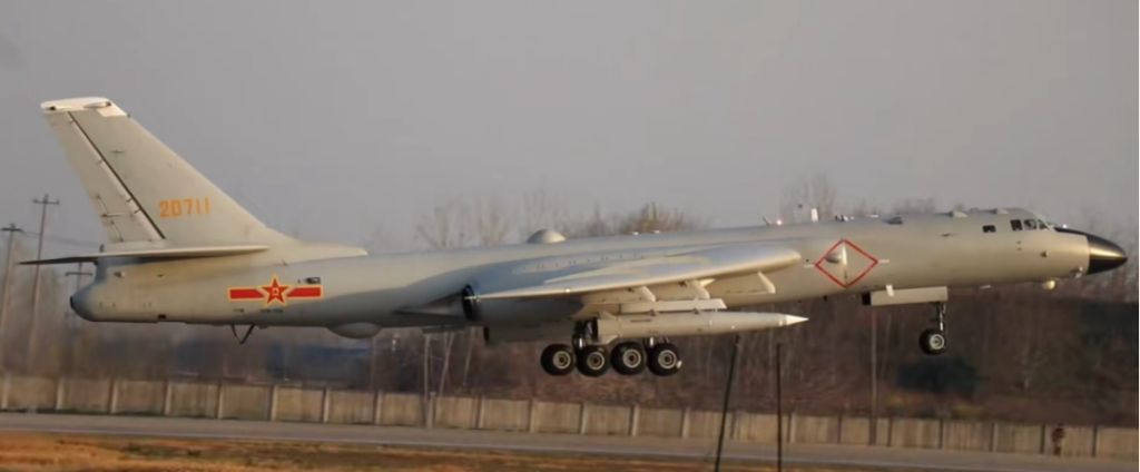 首次!解放军围台演习中亮相的空射弹道导弹,到底针对的是谁?