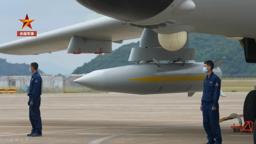 首次!解放军围台演习中亮相的空射弹道导弹,到底针对的是谁?