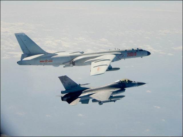 赖清德最后希望破灭,轰-6K搭配“航母杀手”现身,美军机硬闯台岛被拦