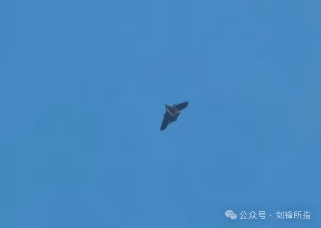 又一款无人机试飞！气动构型相当奇特，风筝？真家伙？