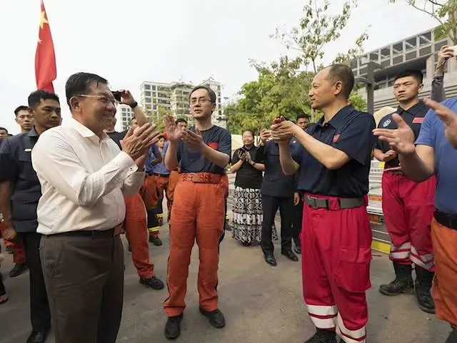 缅甸听懂中方警告，敏昂莱亲自前往灾区，向中国救援队说了句真心话