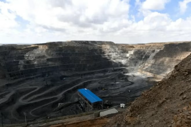 抓住了!夹藏在纸板中走私6.8吨战略矿石纯锑,被海关查获