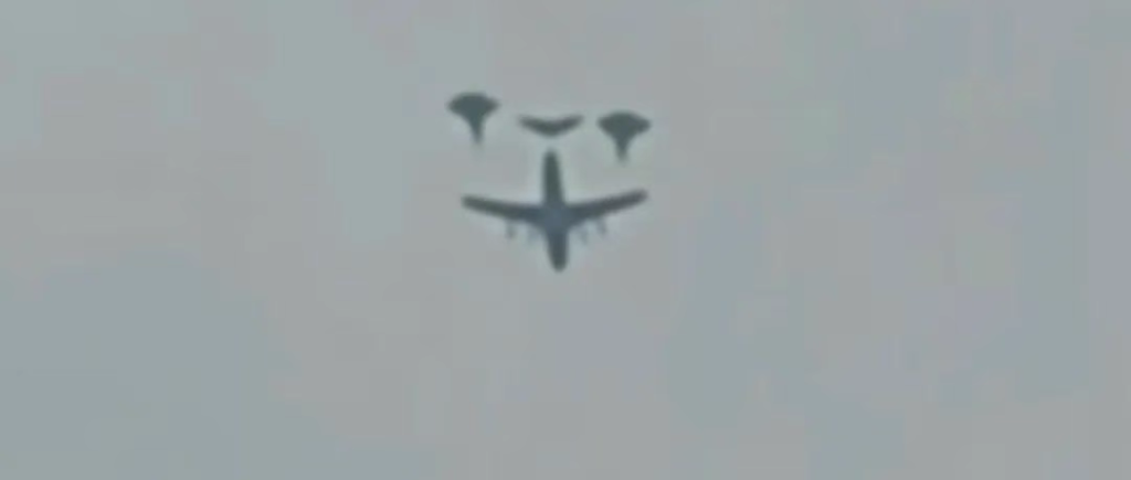 中国六代双机加油演练，或将参加9.3大阅兵？