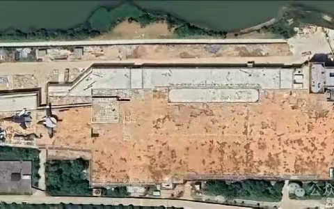 水泥航母舰岛移到舰尾还带烟囱？动力模式下藏着航母尺寸终极秘密！