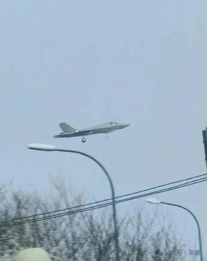 “大脑袋” 歼 - 35：鹘鹰的利爪，让对手在恐惧中颤抖！