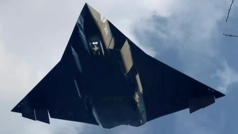 中方下一代空空导弹畅想:变推力,射程翻倍,可装入歼20弹舱