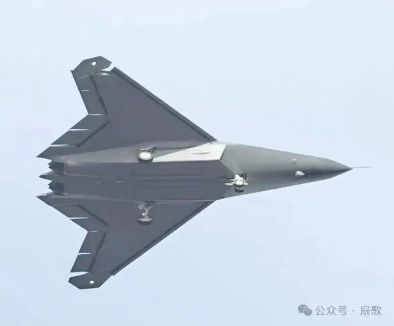 北六代机侧面靓图:单座设计 + 极致隐身,重新定义空战标准