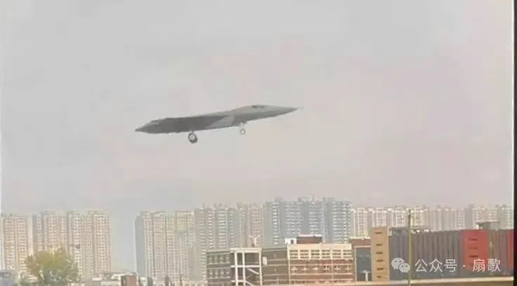 北六代机侧面靓图:单座设计 + 极致隐身,重新定义空战标准