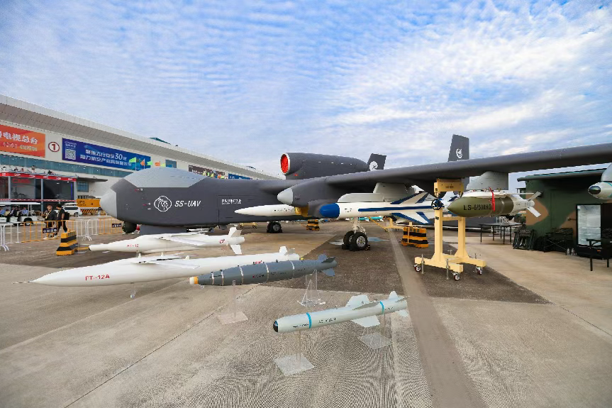 “空中航母”!九天蜂群母舰首飞在即,1000架无人机颠覆空战规则