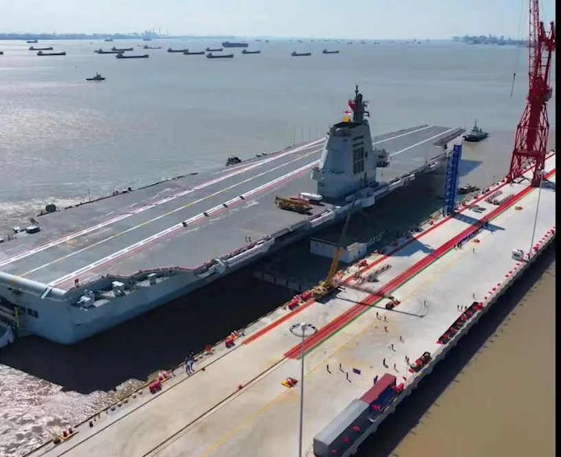 弹射版歼15D电子战机曝光,舰载机全部亮相完毕!第8次海试持续仅6天?暗示福建舰海试即将全部结束