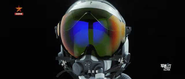 歼-10C著名的“苍蝇盔”露面,看谁打谁,实现“眼动自由射击”