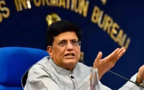 “世界在仰望印度”？别闹了！扒开光鲜数据，这“第三大经济体”的底裤快掉了！