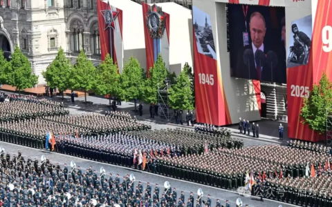 普京，让俄罗斯从摇摇欲坠到稳如泰山
