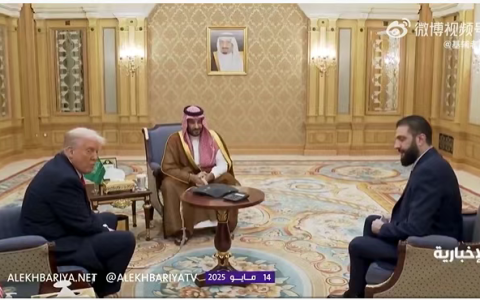 特朗普会见朱拉尼：一幕“战争贩子”与“恐怖分子”的双簧