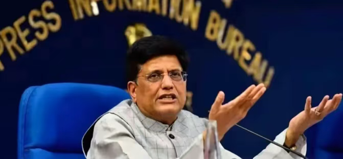 “世界在仰望印度”？别闹了！扒开光鲜数据，这“第三大经济体”的底裤快掉了！