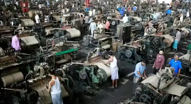 “世界在仰望印度”？别闹了！扒开光鲜数据，这“第三大经济体”的底裤快掉了！