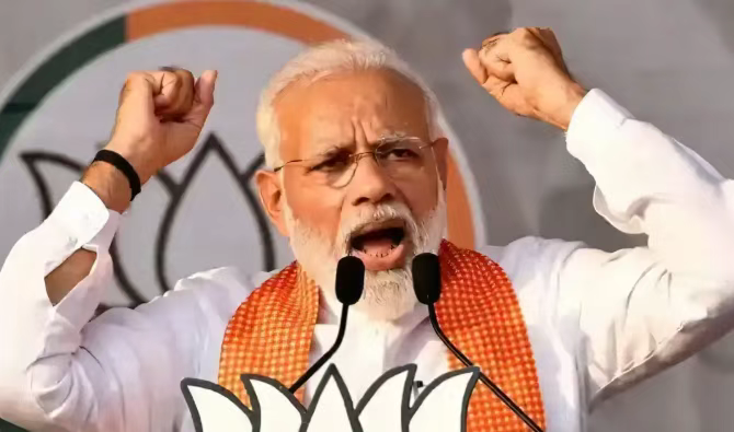 “世界在仰望印度”？别闹了！扒开光鲜数据，这“第三大经济体”的底裤快掉了！