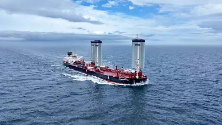 我国造出世界最大帆船，风帆面积比篮球场还大，一次可运80万桶油