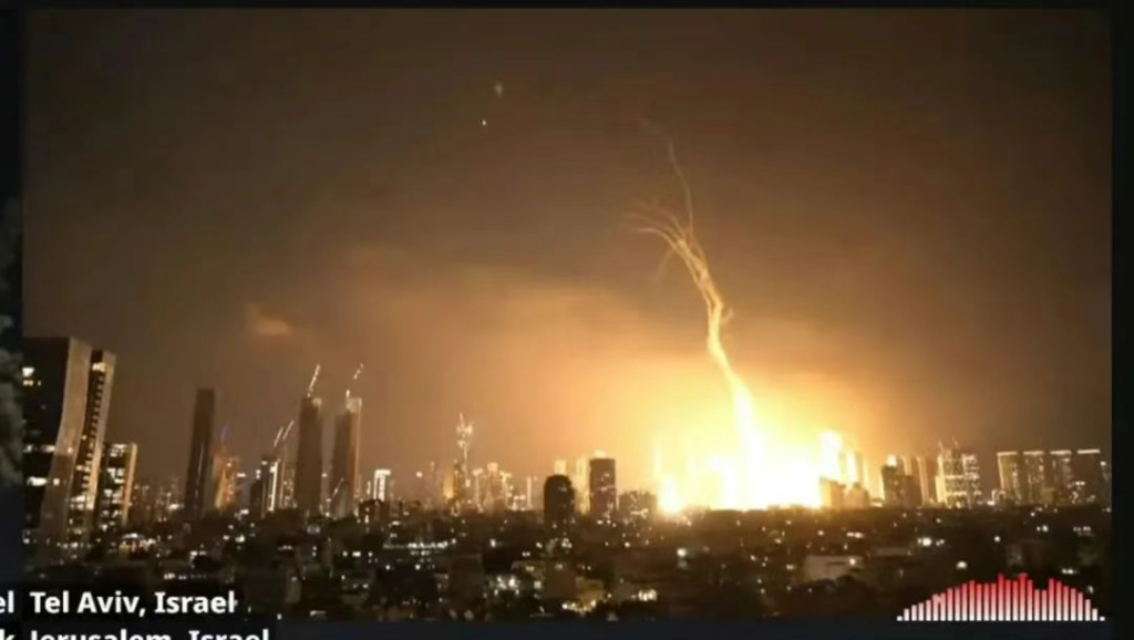 伊朗这哈怂,还打啥以色列国防部大楼,导弹袭城就应该无差别轰炸