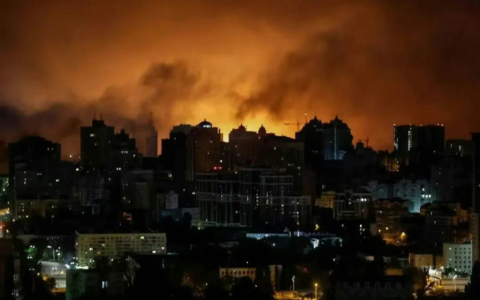 跟解放军拼成本？美俄巡航导弹用中式发动机，造价低至15万美元