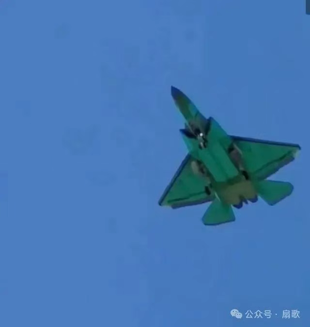 歼35并不小，别再说是中型机了！