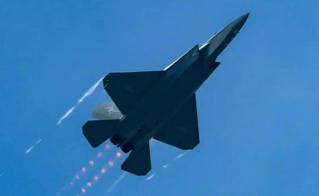 沈飞首席一锤定音:歼-35超越F-35,成为全球最强五代隐身机