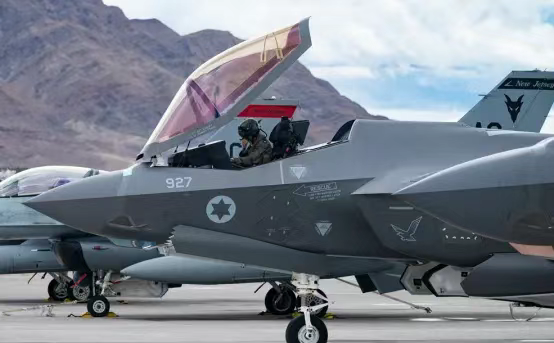 德黑兰上空的鹰