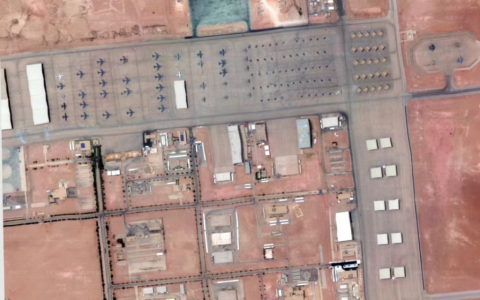 距离伊朗六百公里，美空军在沙特苏丹王子空军基地部署大量加油机