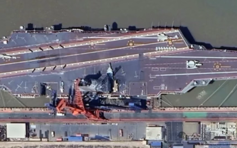 竟然是歼-15DT？疑似福建舰航母首个弹射放飞画面曝光