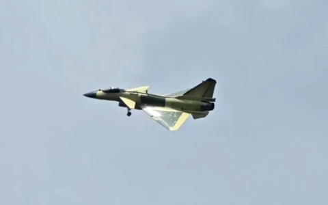 央视公开展示，新批次外贸歼-10CE黄皮机，看来真的有新订单了！