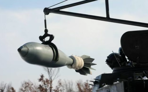 火箭炮和迫击炮比榴弹炮更适合拆楼