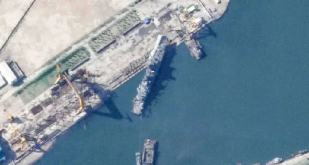 成功离岸下水,朝鲜侧翻驱逐舰的“翻身仗”,前后仅15天