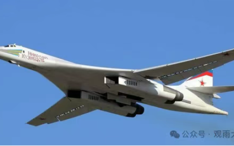 乌军摧毁战略轰炸机虽然让俄军抓狂，但也帮了俄军一个忙…