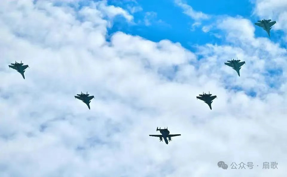 外媒预测2025年海军正式服役的主力舰艇总吨位超过25万吨,总吨位接近300万吨!