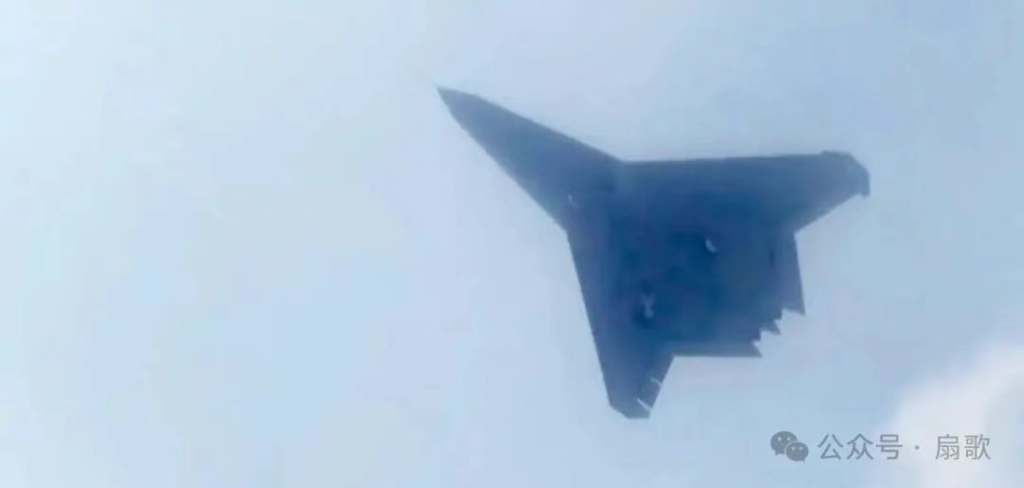 外媒预测2025年海军正式服役的主力舰艇总吨位超过25万吨,总吨位接近300万吨!