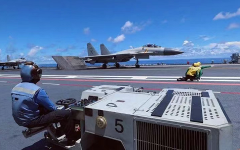 官方证实：中国双航母首次海空对抗！