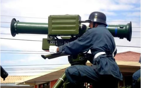 红箭导弹与德式钢盔更配，曾是打犹神器，击毁以色列重型步兵战车