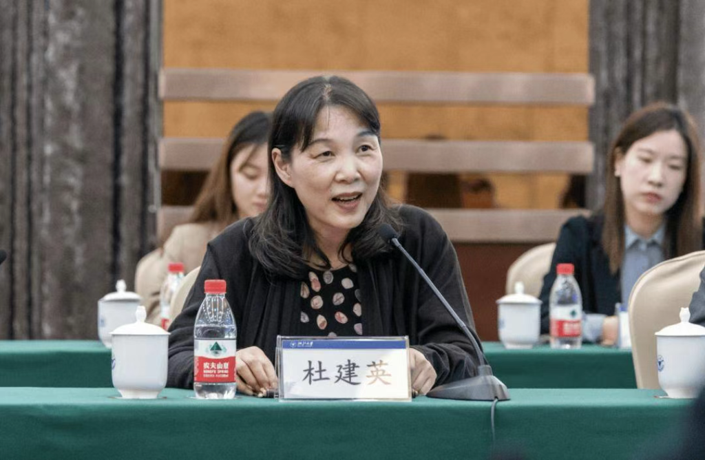 七个葫芦娃,争夺一个娃哈哈!